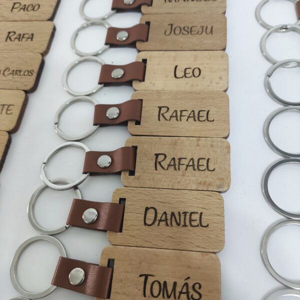 LLAVERO PERSONALIZADO  MADERA - POLIPIEL