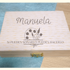 estuche de madera con set de pinturas