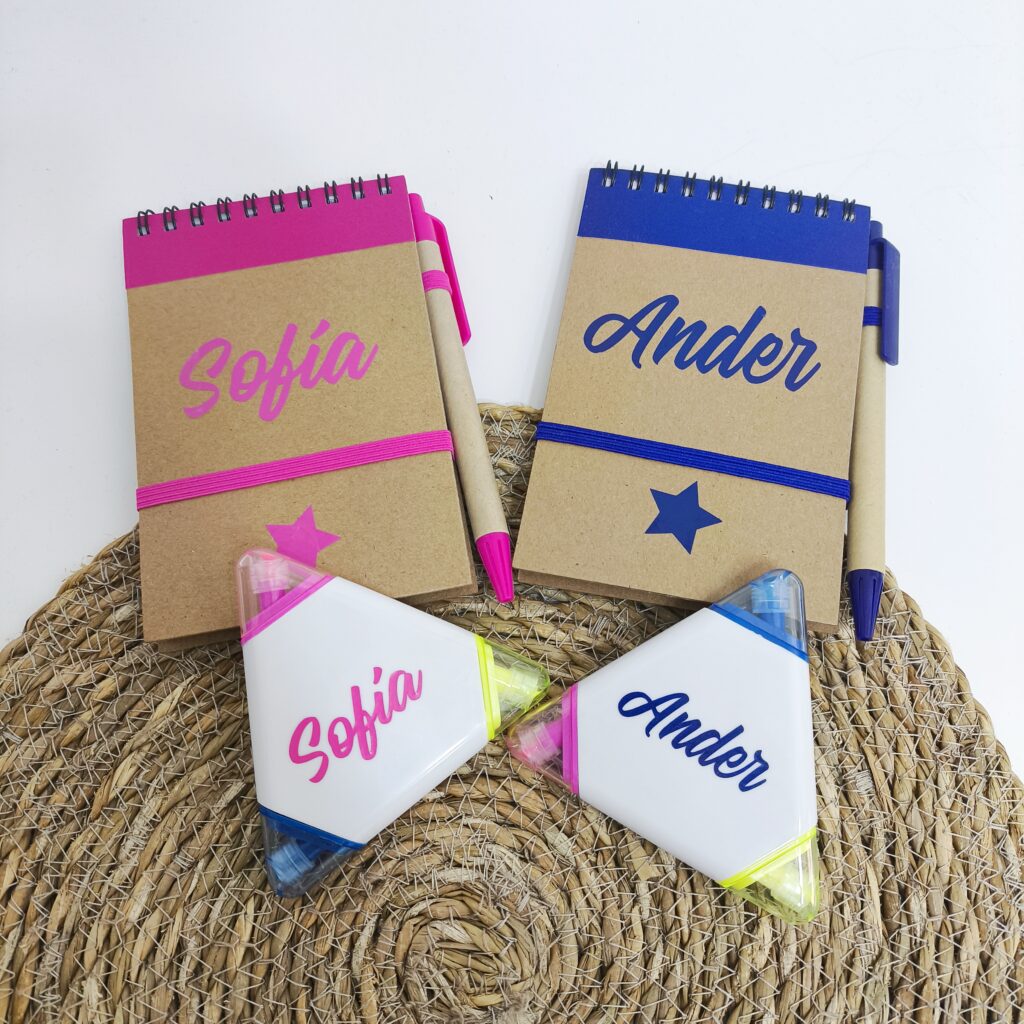 LIBRETA CON BOLI + MARCADOR TRIÁNGULO PERSONALIZADO | Chapas y Artesanía