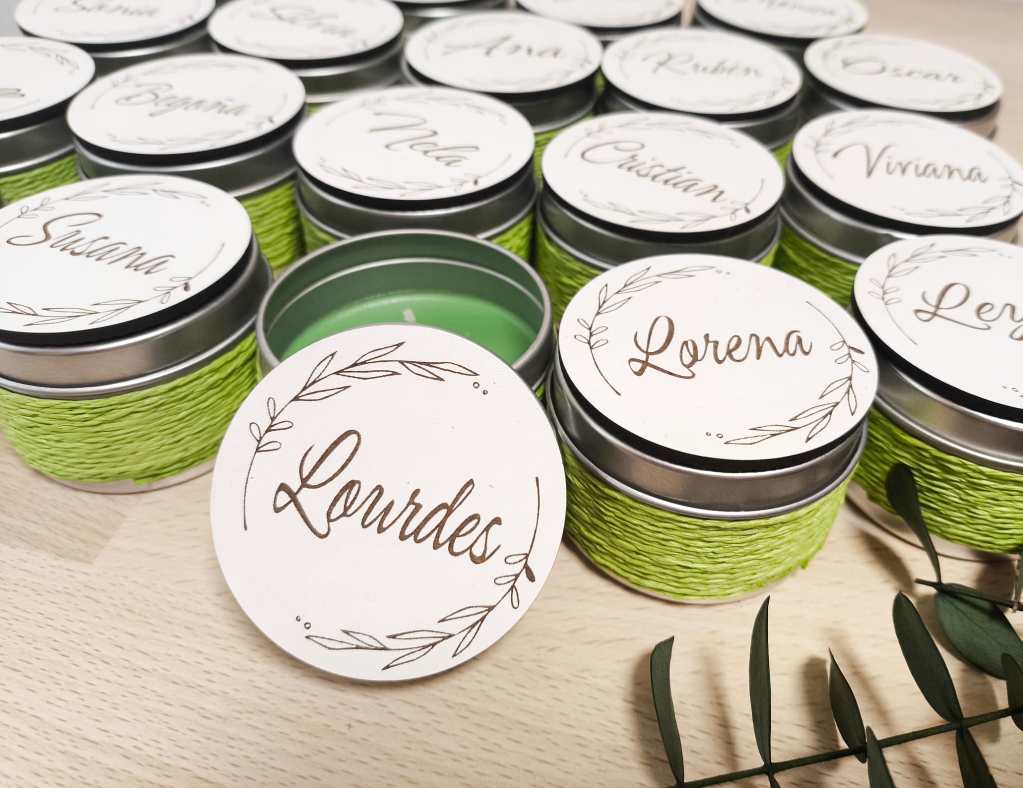 vela personalizada con marcasitio de madera