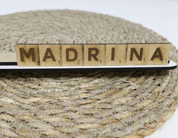 PEANA SCRABBLE CON INICIAL DE MADERA Y DEDICATORIA - Imagen 3