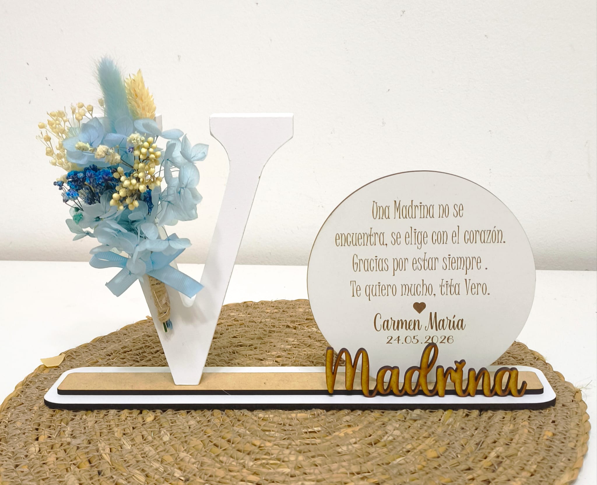 PEANA CON INICIAL DE MADERA Y DEDICATORIA - Imagen 3