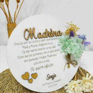 peana de madera personalizada con ramito de flores