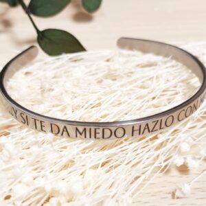 pulsera brazalete de acero personalizado con frase