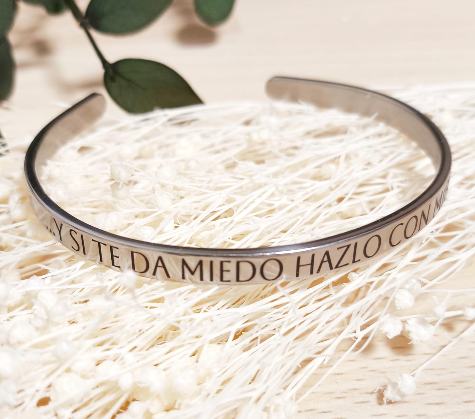 pulsera brazalete de acero personalizado con frase